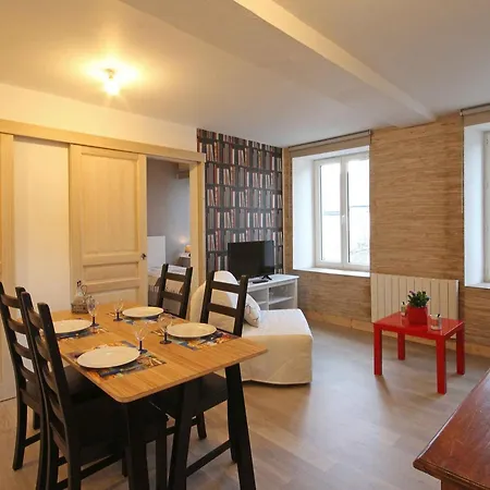 Cosy Au-dessus D'un Cafe Litteraire Avec Jardin Et Location De Velos, Proche De Conde-en-normandie - Fr-1-497-93 Apartment Segrie-Fontaine